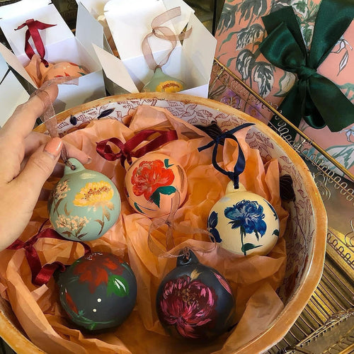 Hand Painted Floral Baubles Workshop